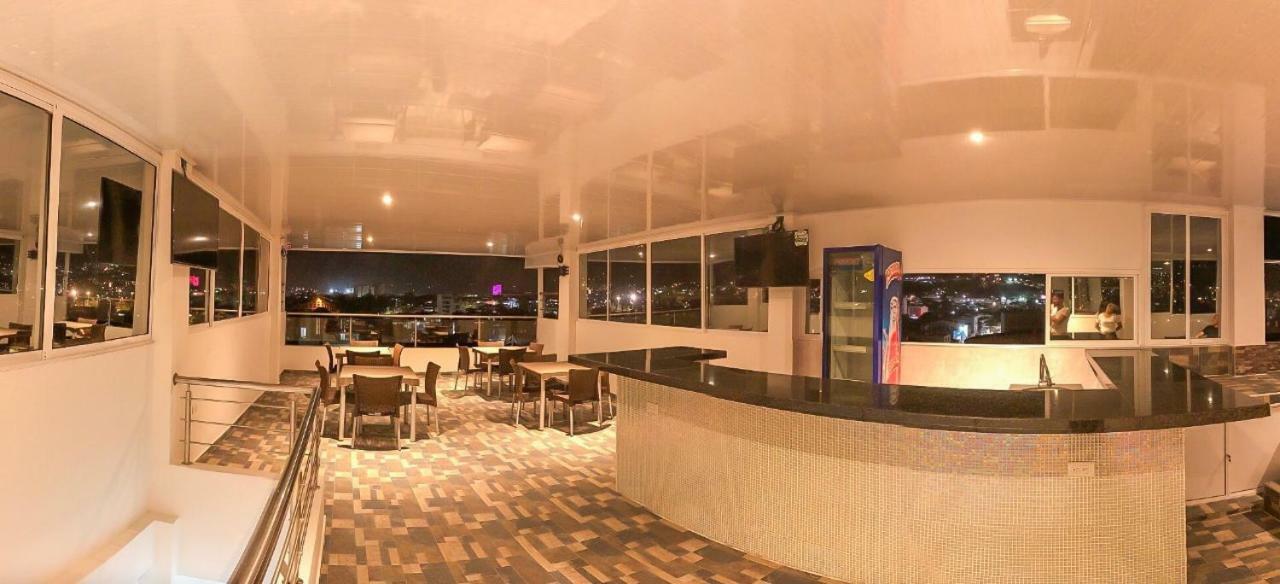 Hotel Giron Plaza Eksteriør billede